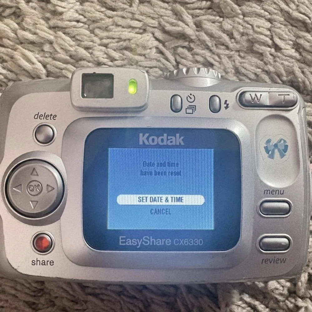 Kodak EasyShare CX6330 Compact Silver Point-and-Shoot Camera